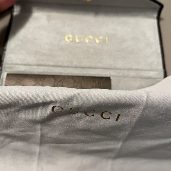 Genuine gucci sunglasses holder - Picture 4 of 6